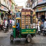Sending Luggage to Another City: Packing, Costs and Delivery Planning